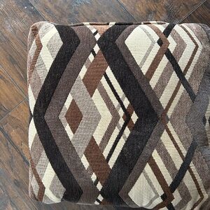 Geometric Patterned Cushion Cover